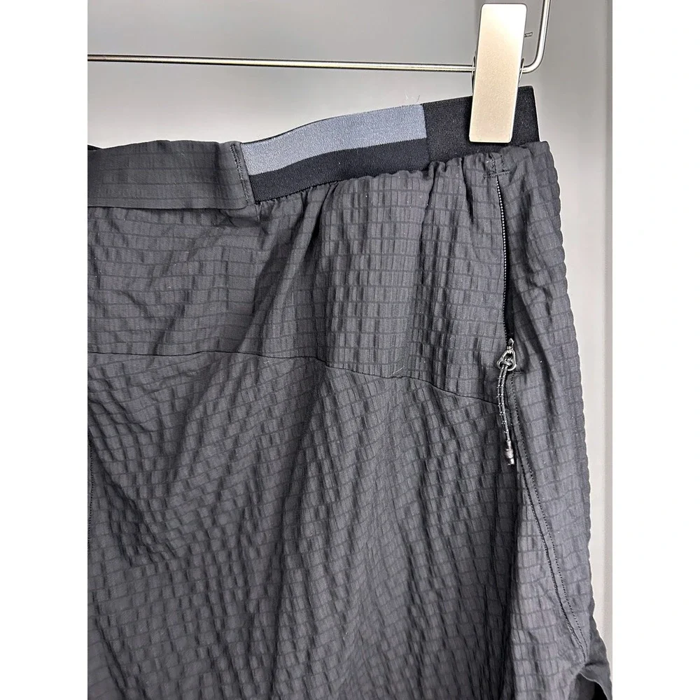 Lululemon Lab Mens 2-in-1 Running Shorts Black Textured Reflective Liner 30